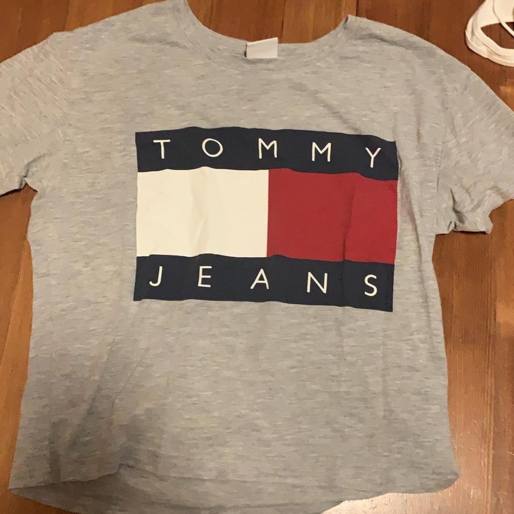 Grey Tommy Jeans shirt